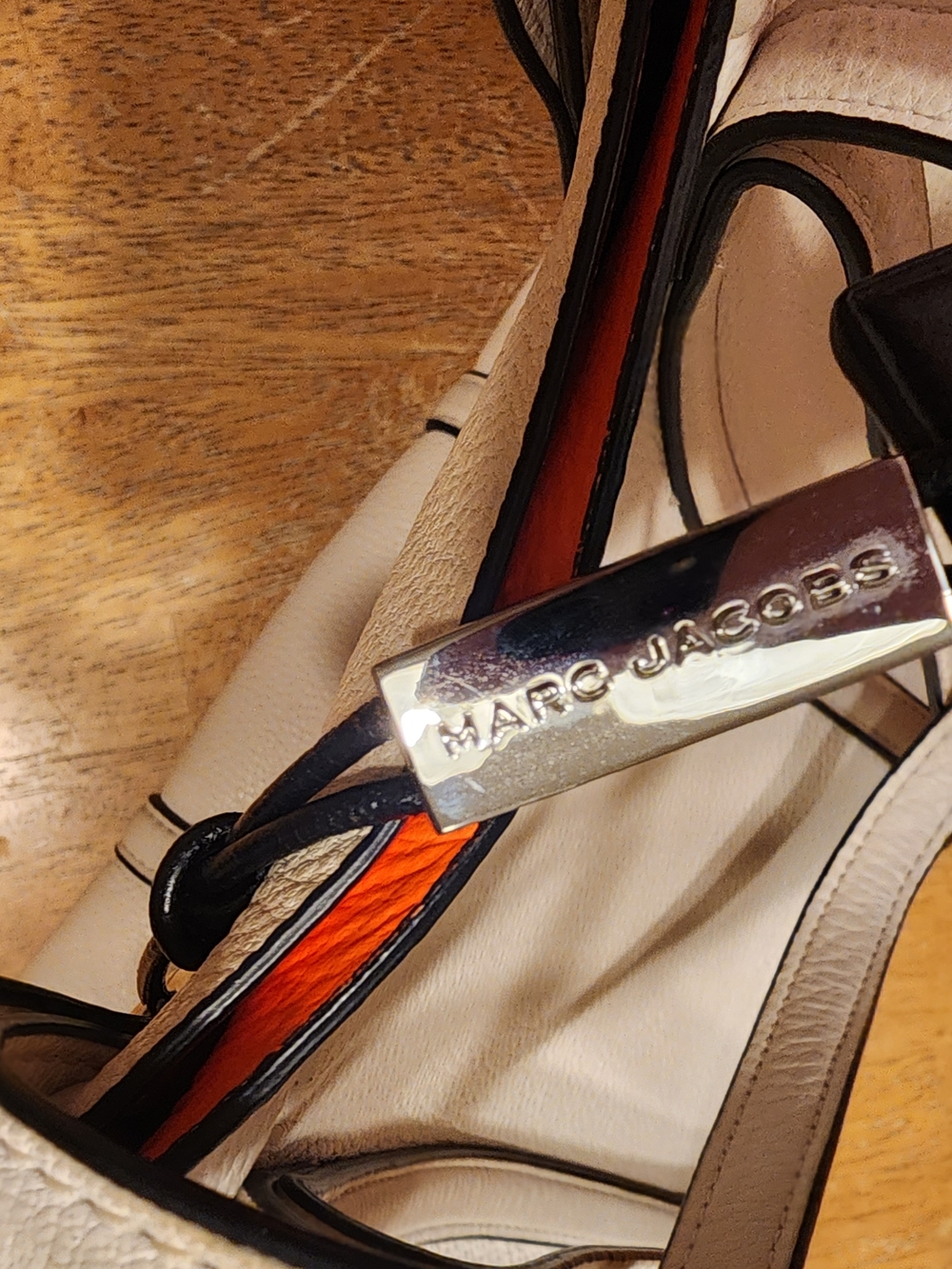 Marc Jacobs The Tag Tote In White Pebbled Leather - Picture 16 of 16
